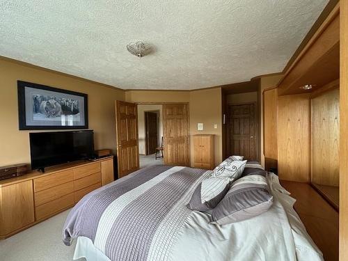 2037 Mount Forest Boulevard, Thunder Bay, ON - Indoor Photo Showing Bedroom