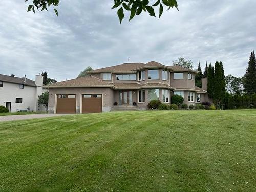 2037 Mount Forest Boulevard, Thunder Bay, ON - Outdoor