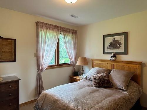 2037 Mount Forest Boulevard, Thunder Bay, ON - Indoor Photo Showing Bedroom