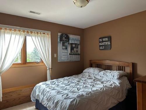 2037 Mount Forest Boulevard, Thunder Bay, ON - Indoor Photo Showing Bedroom