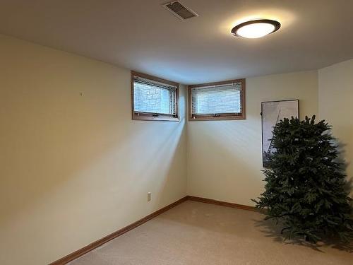 2037 Mount Forest Boulevard, Thunder Bay, ON - Indoor Photo Showing Other Room