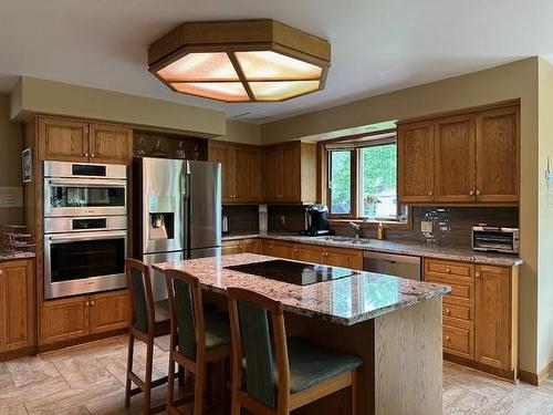 2037 Mount Forest Boulevard, Thunder Bay, ON - Indoor Photo Showing Kitchen With Double Sink