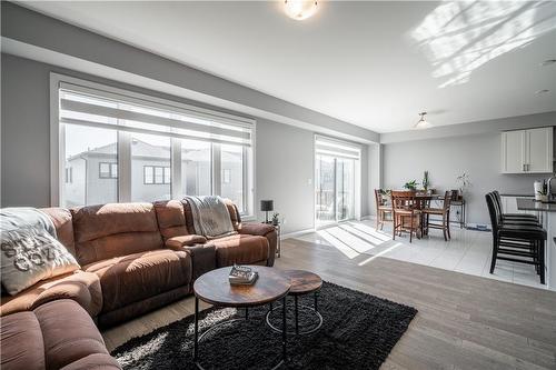 82 Sundin Drive, Caledonia, ON - Indoor Photo Showing Living Room