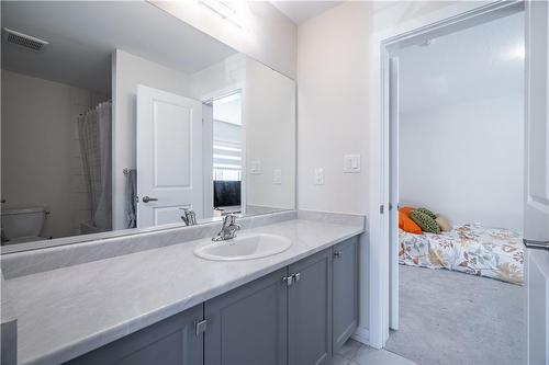 82 Sundin Drive, Caledonia, ON - Indoor Photo Showing Bathroom