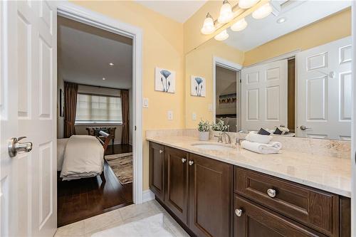 3353 Liptay Avenue|Unit #11, Oakville, ON - Indoor Photo Showing Bathroom