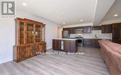 937 Greenwood Crescent, Shelburne, ON - Indoor Photo Showing Kitchen