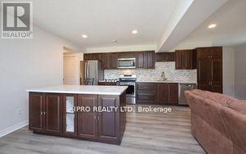 937 Greenwood Crescent, Shelburne, ON - Indoor Photo Showing Kitchen With Stainless Steel Kitchen