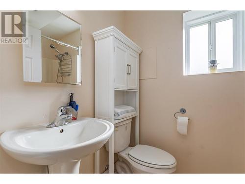 683 San Michelle Road, Kelowna, BC - Indoor Photo Showing Bathroom