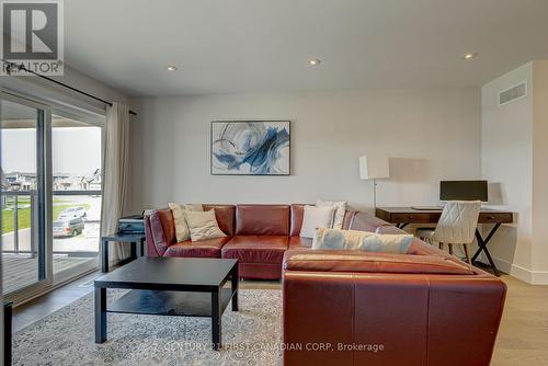 1318 Red Pine, London, ON - Indoor Photo Showing Living Room