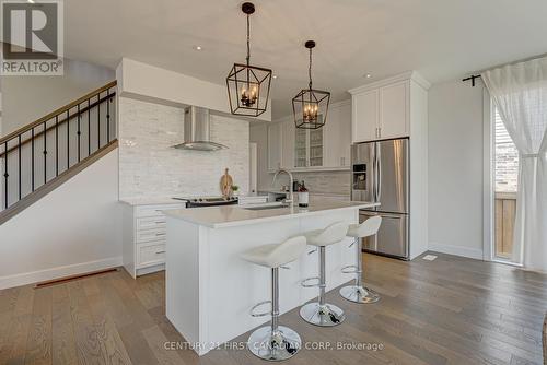 1318 Red Pine, London, ON - Indoor Photo Showing Kitchen With Upgraded Kitchen