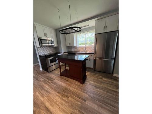 7392 James Street, Mission, BC - Indoor Photo Showing Kitchen