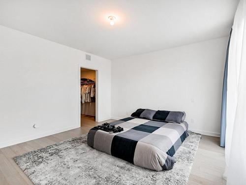 Master bedroom - 7-2778 Rue Gilford, Montréal (Rosemont/La Petite-Patrie), QC - Indoor Photo Showing Bedroom