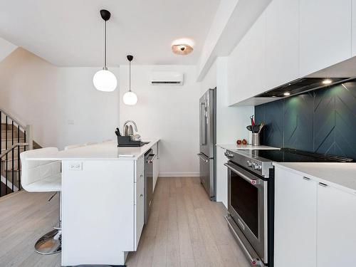 Kitchen - 7-2778 Rue Gilford, Montréal (Rosemont/La Petite-Patrie), QC - Indoor Photo Showing Kitchen With Upgraded Kitchen