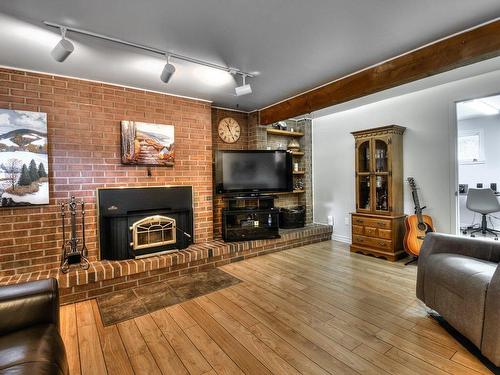 Salle familiale - 4050 Av. Maupassant, Brossard, QC - Indoor Photo Showing Living Room With Fireplace