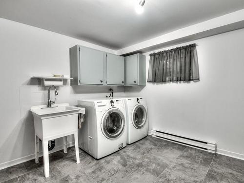 Salle de lavage - 4050 Av. Maupassant, Brossard, QC - Indoor Photo Showing Laundry Room