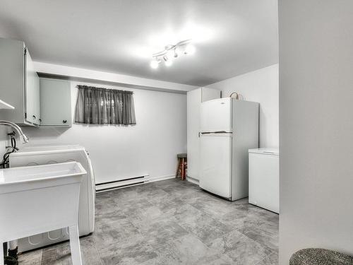 Salle de lavage - 4050 Av. Maupassant, Brossard, QC - Indoor Photo Showing Laundry Room
