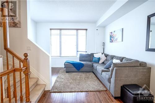 55 Songbird Private, Ottawa, ON - Indoor Photo Showing Living Room