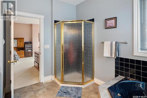 621 Brookhurst Court, Saskatoon, SK - Indoor Photo Showing Bathroom