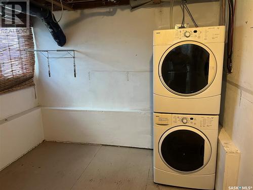 5010 10Th Avenue, Regina, SK - Indoor Photo Showing Laundry Room