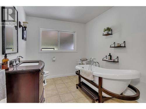 6020 Buckhorn Lake Road, Prince George, BC - Indoor Photo Showing Bathroom