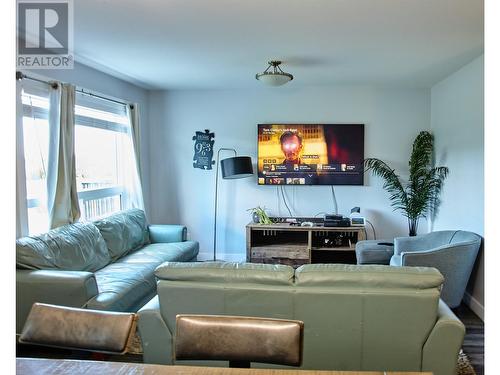 302 6798 Westgate Avenue, Prince George, BC - Indoor Photo Showing Living Room