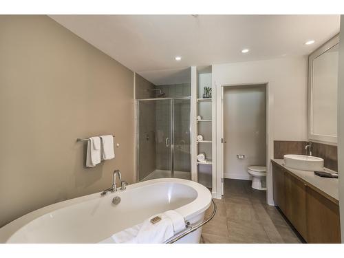 219 - 400 Stemwinder Drive, Kimberley, BC - Indoor Photo Showing Bathroom