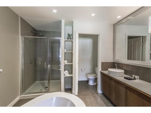 219 - 400 Stemwinder Drive, Kimberley, BC - Indoor Photo Showing Bathroom