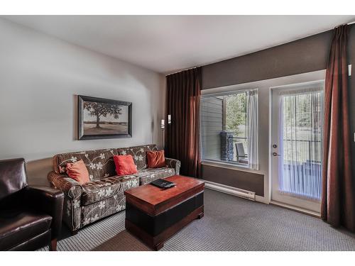 219 - 400 Stemwinder Drive, Kimberley, BC - Indoor Photo Showing Living Room