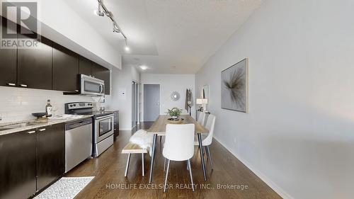 2502 - 103 The Queensway Avenue, Toronto, ON - Indoor Photo Showing Kitchen With Upgraded Kitchen