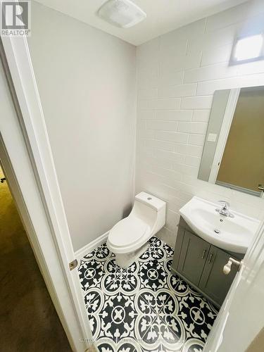 169 Sims Estate Drive, Kitchener, ON - Indoor Photo Showing Bathroom