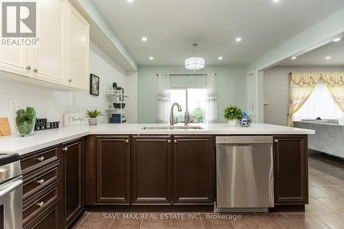 912 O'Reilly Crescent, Shelburne, ON - Indoor Photo Showing Kitchen With Upgraded Kitchen