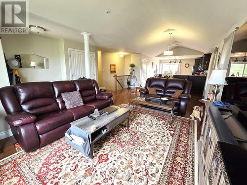 29 Cavendish Drive, Belleville, ON - Indoor Photo Showing Living Room