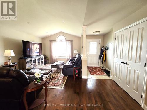 29 Cavendish Drive, Belleville, ON - Indoor Photo Showing Living Room