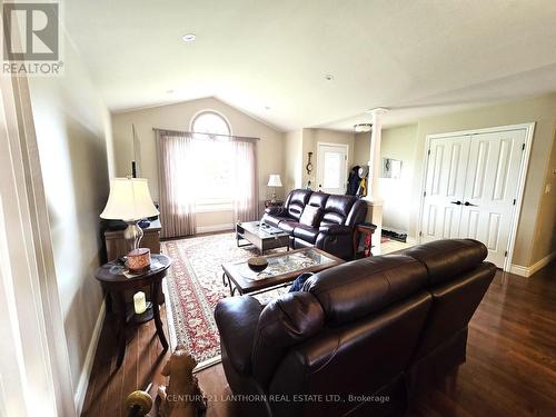 29 Cavendish Drive, Belleville, ON - Indoor Photo Showing Living Room