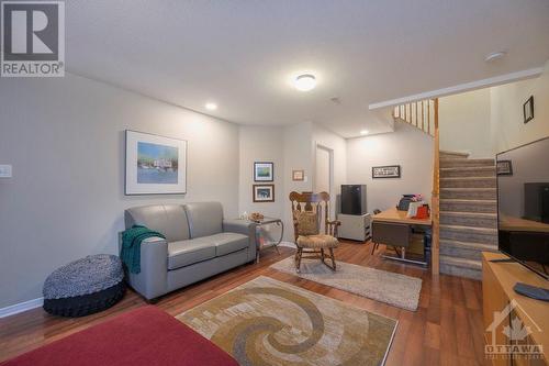 510 Woodchase Street, Ottawa, ON - Indoor Photo Showing Living Room