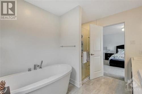 1021 Hydrangea Avenue, Ottawa, ON - Indoor Photo Showing Bathroom