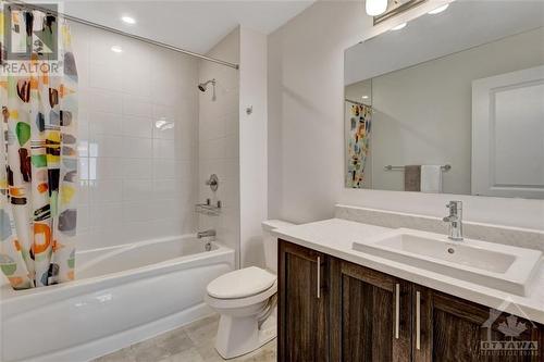 1021 Hydrangea Avenue, Ottawa, ON - Indoor Photo Showing Bathroom