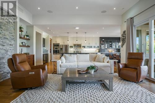 2419 Orsini Place, West Kelowna, BC - Indoor Photo Showing Living Room