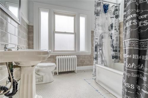 169 Delaware Avenue, Hamilton, ON - Indoor Photo Showing Bathroom