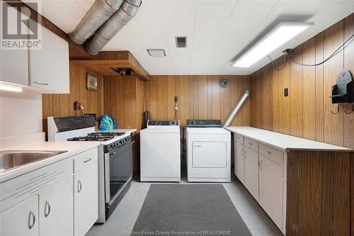1227 Hall Avenue, Windsor, ON - Indoor Photo Showing Laundry Room
