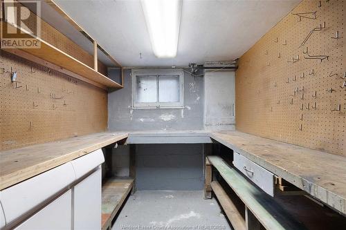 1227 Hall Avenue, Windsor, ON - Indoor Photo Showing Kitchen