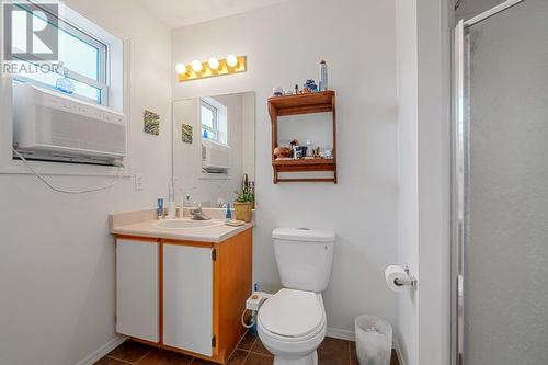 644-646 Patterson Avenue, Kelowna, BC - Indoor Photo Showing Bathroom