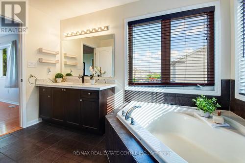 8 Osgoode Street, Cambridge, ON - Indoor Photo Showing Bedroom