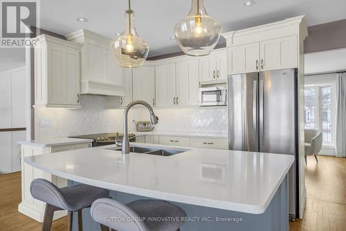 8360 English Church Road, Hamilton, ON - Indoor Photo Showing Kitchen With Double Sink With Upgraded Kitchen