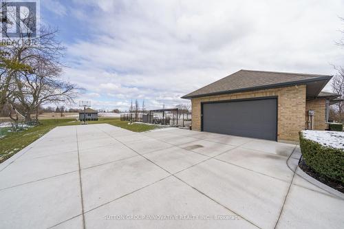 8360 English Church Road, Hamilton, ON - Outdoor