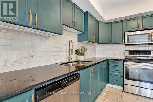 33 - 424 Beach Boulevard, Hamilton, ON - Indoor Photo Showing Kitchen With Double Sink
