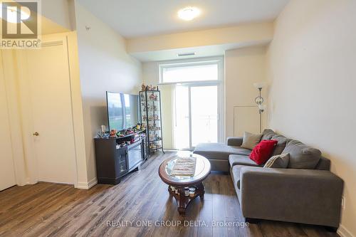 413 - 457 Plains Road E, Burlington, ON - Indoor Photo Showing Living Room