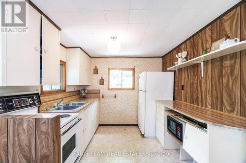 18 Park Road, Tiny, ON - Indoor Photo Showing Kitchen With Double Sink