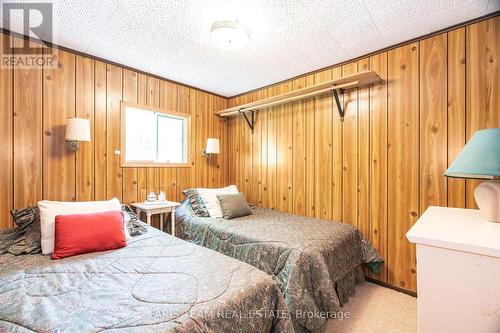 18 Park Road, Tiny, ON - Indoor Photo Showing Bedroom