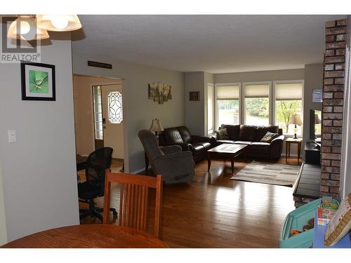 2782 Britton Road, Quesnel, BC - Indoor Photo Showing Living Room